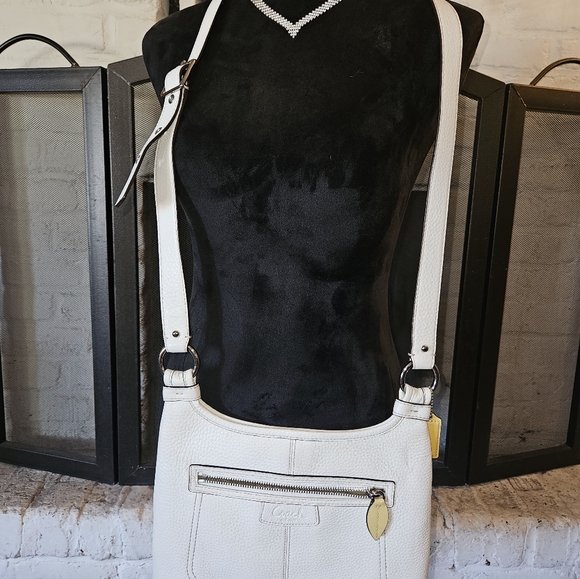 COACH Penelope Xbody - Picture 5 of 6